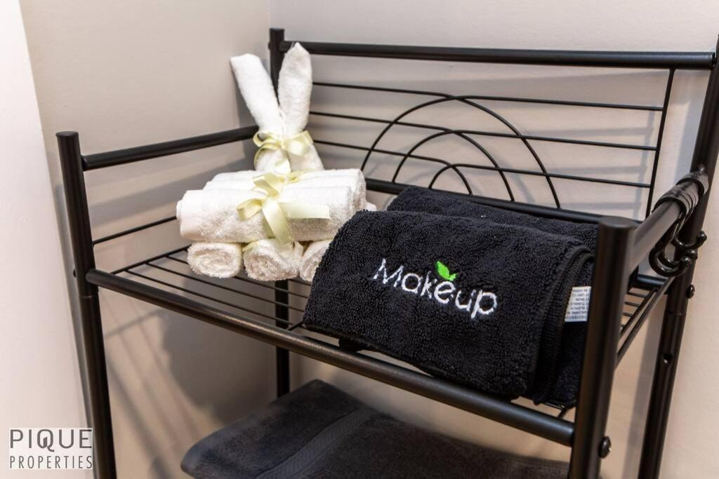 Apartment Modern Urban Escape -king Bed -pet Friendly - Free Parking & Netflix - Fast Wi-fi Edmonton